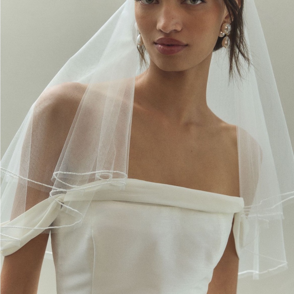 BHLDN MINI PEARL-TRIM SHOULDER VEIL